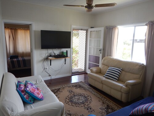 Sailors Rest - 50m to Water front - Sleeps 8