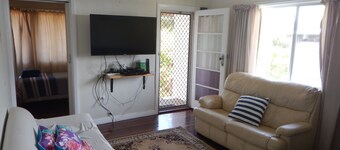 Sailors Rest - 50m to Water front - Sleeps 8