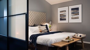 4 bedrooms, iron/ironing board, Internet, bed sheets