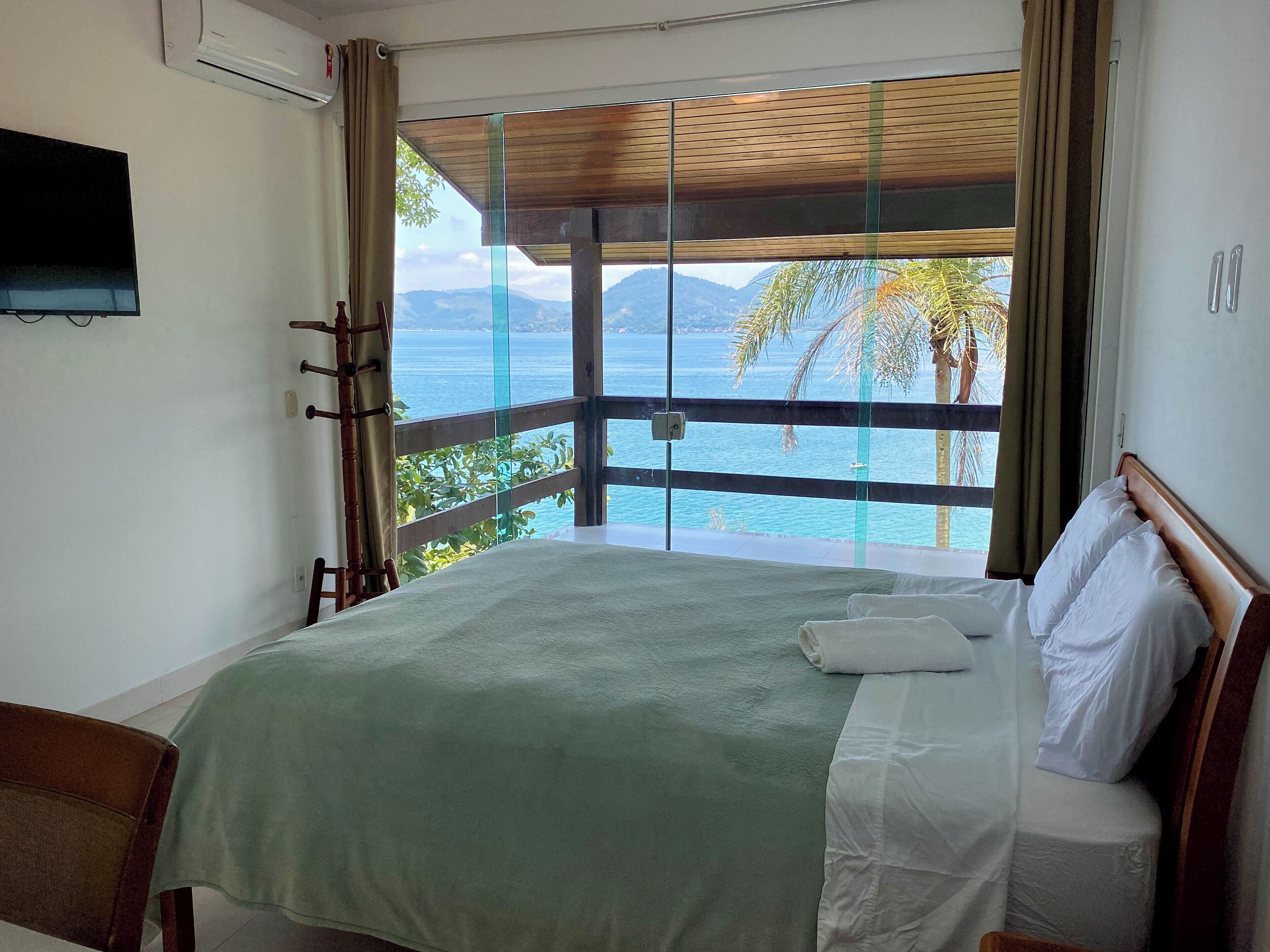 6 dormitoris, planxa i posts de planxar, wifi i roba de llit 