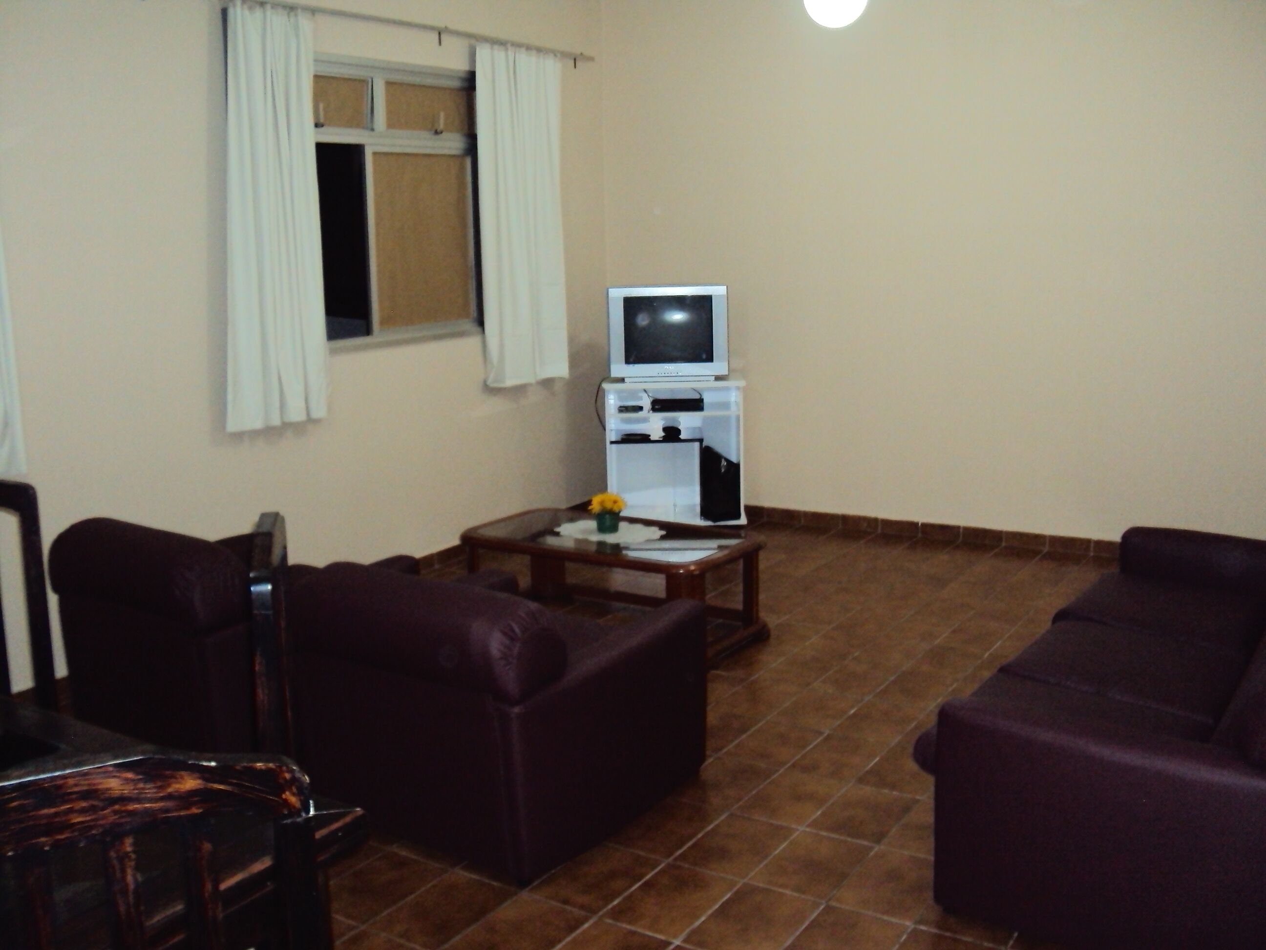 Excellent 03 bedroom apartment, large outbuildings 