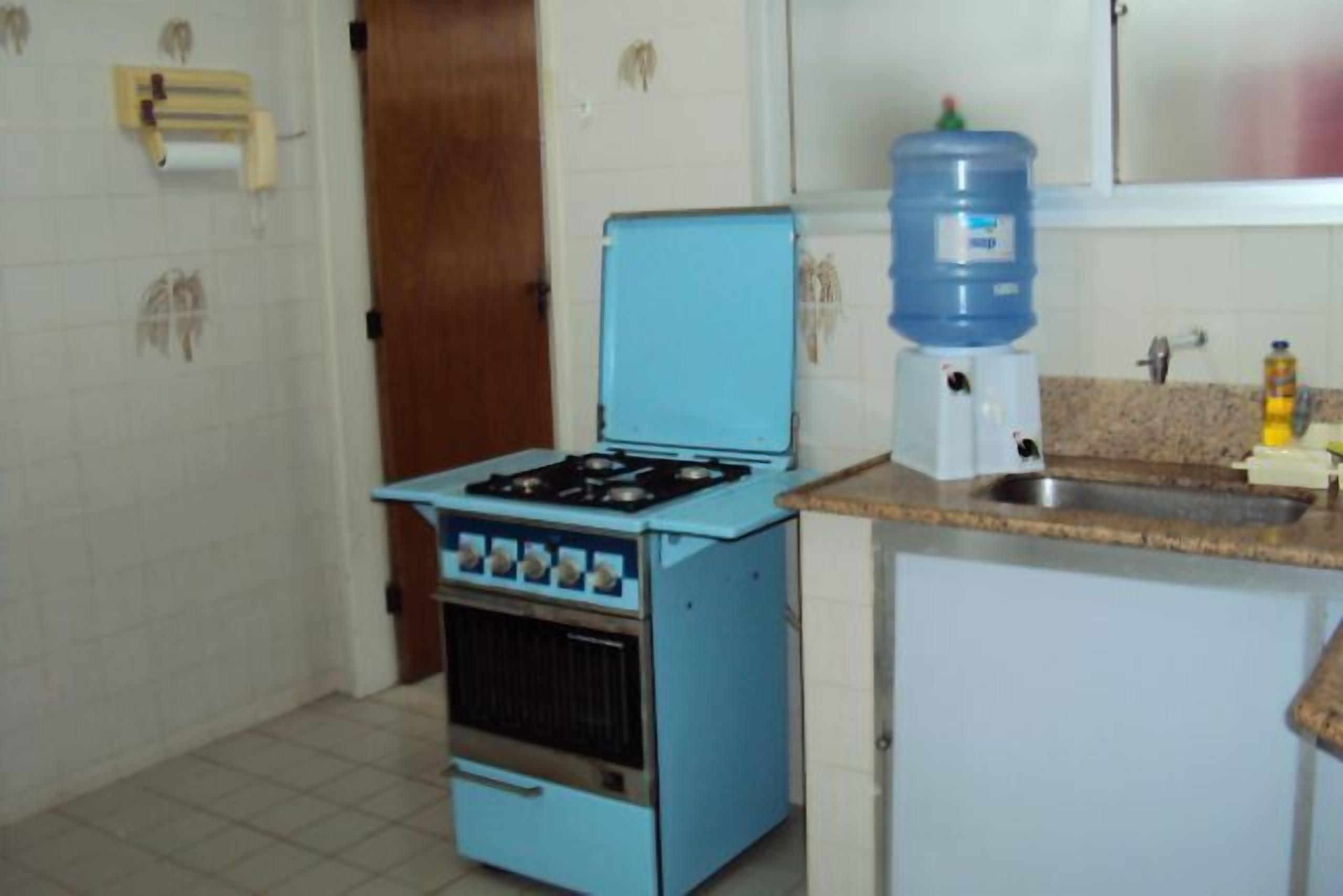 Excellent 03 bedroom apartment, large outbuildings 