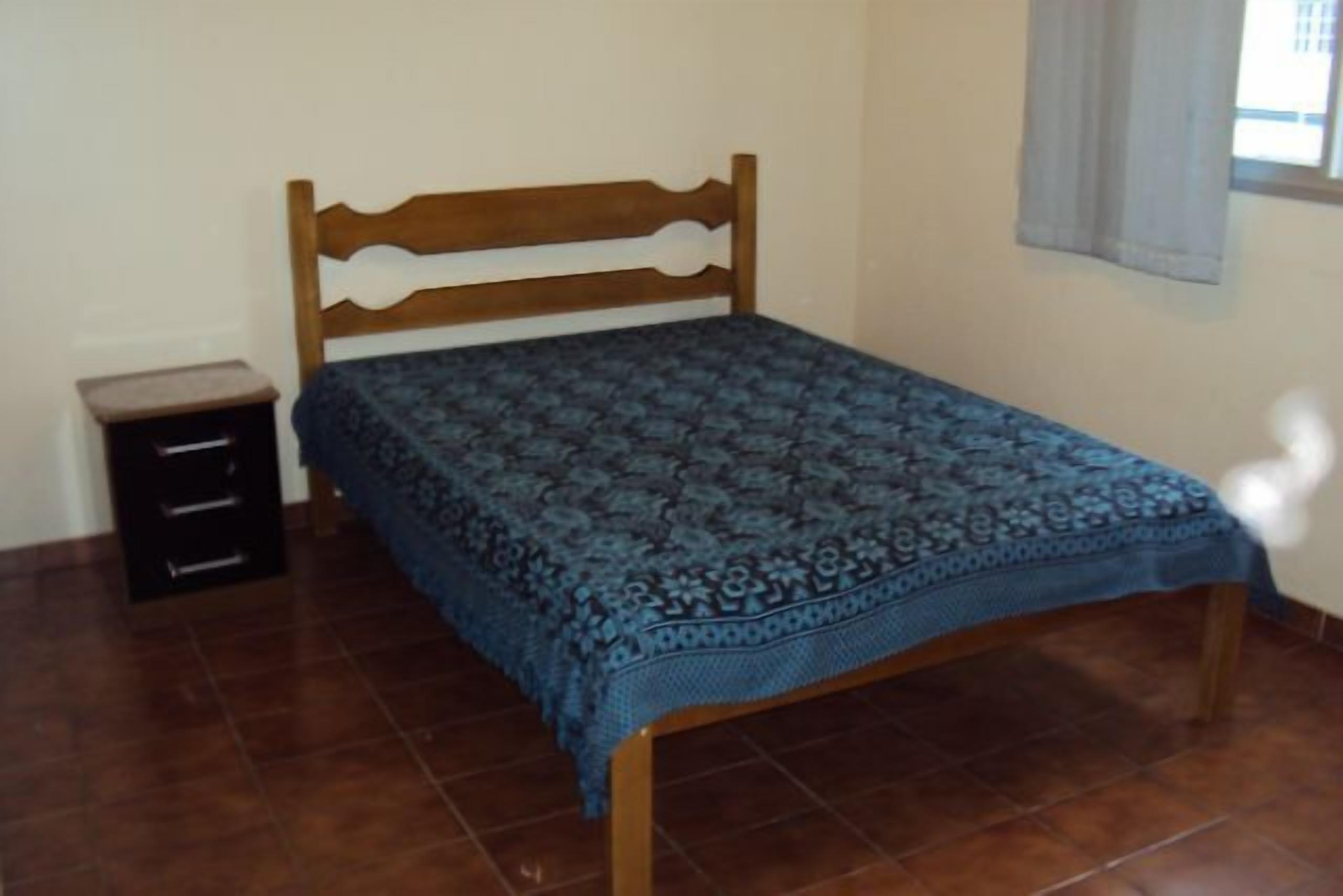 Excellent 03 bedroom apartment, large outbuildings 