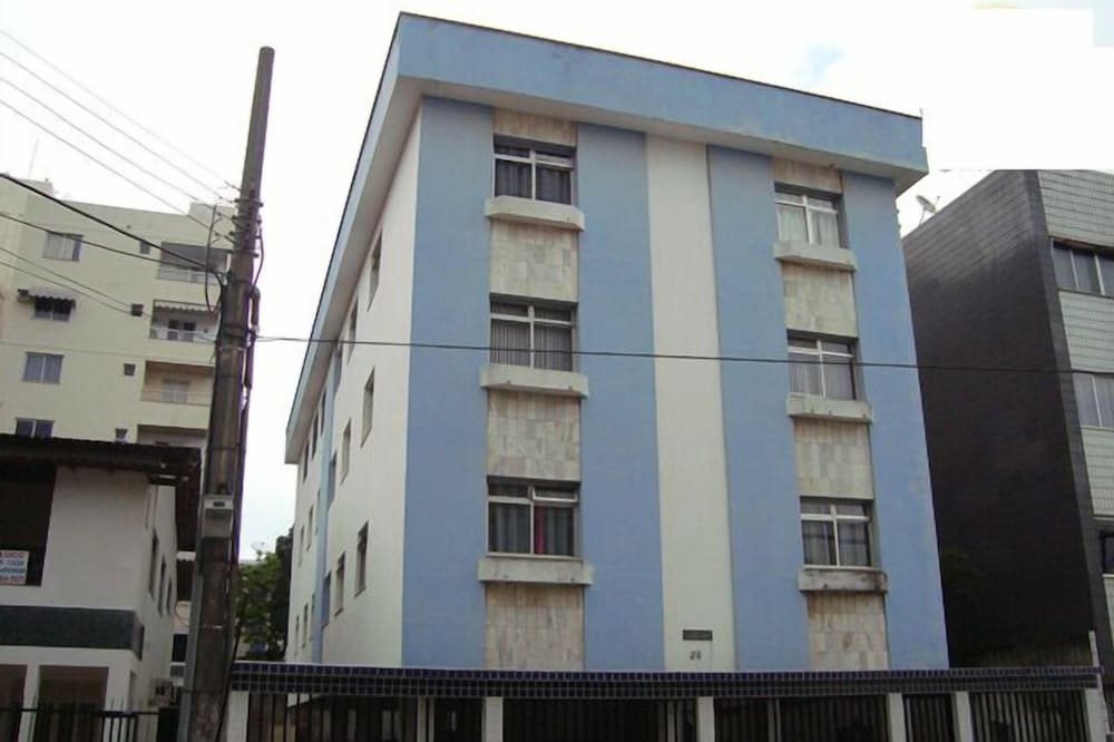 Excellent 03 bedroom apartment, large outbuildings