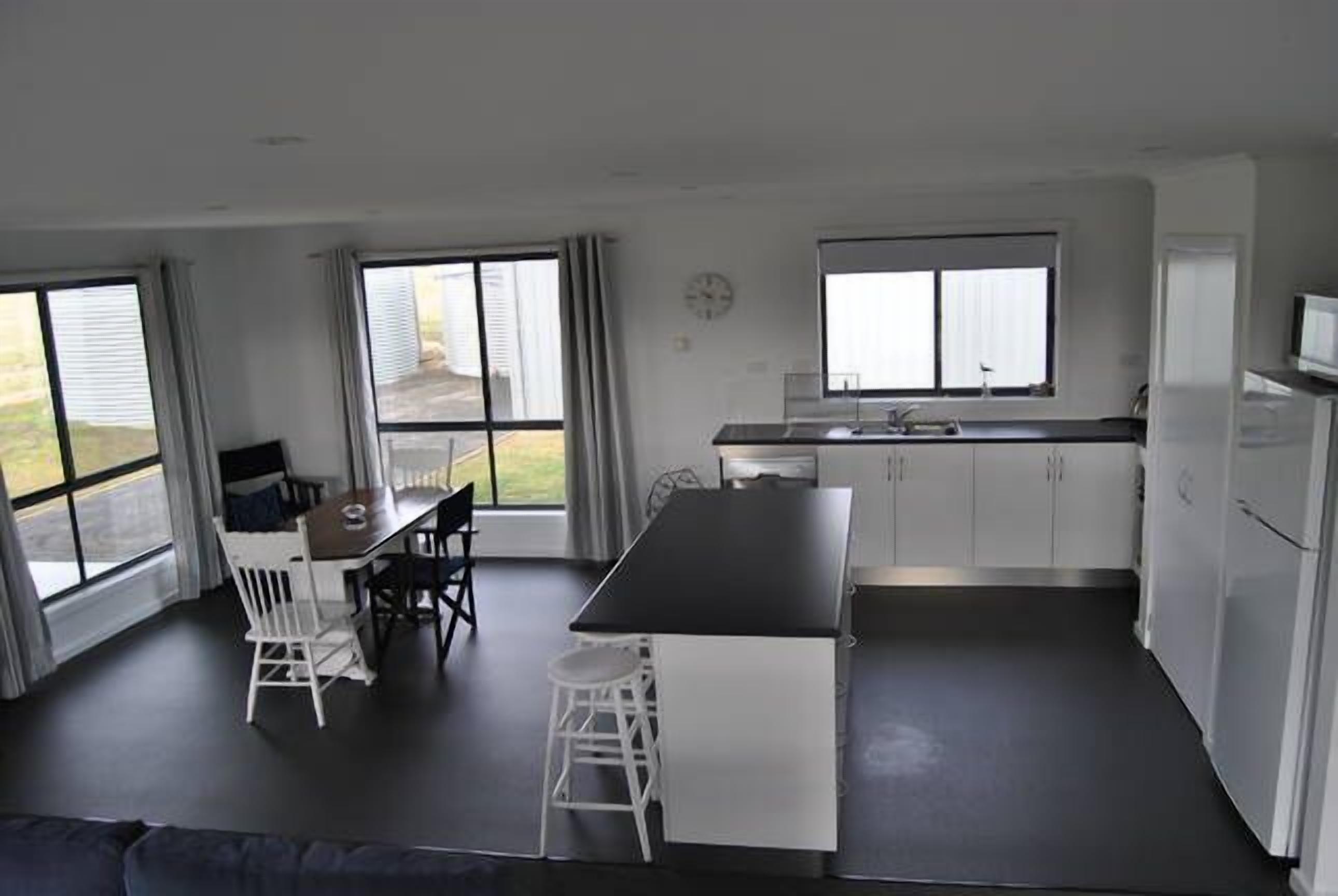 \"ELANGU BEACH HOUSE\" — image 6