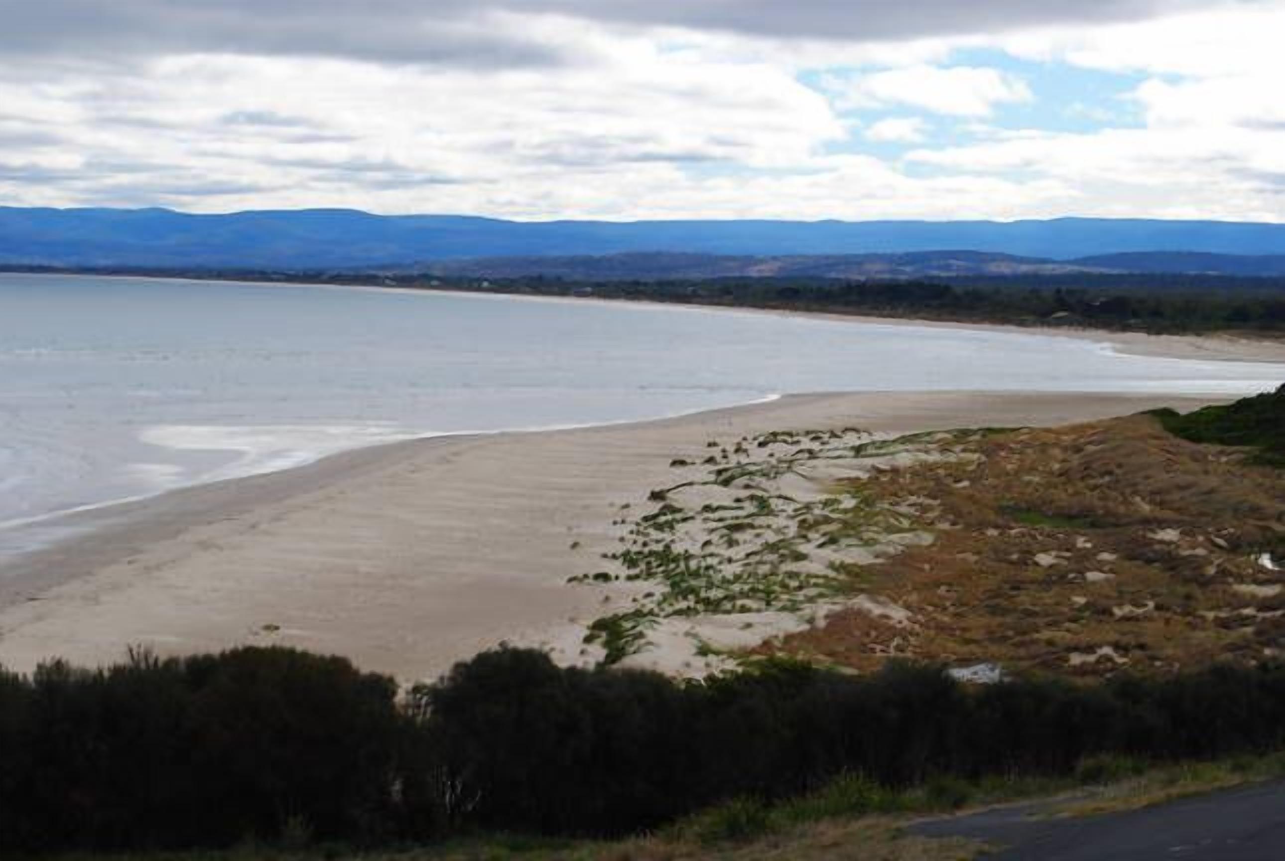 \"ELANGU BEACH HOUSE\" — image 18