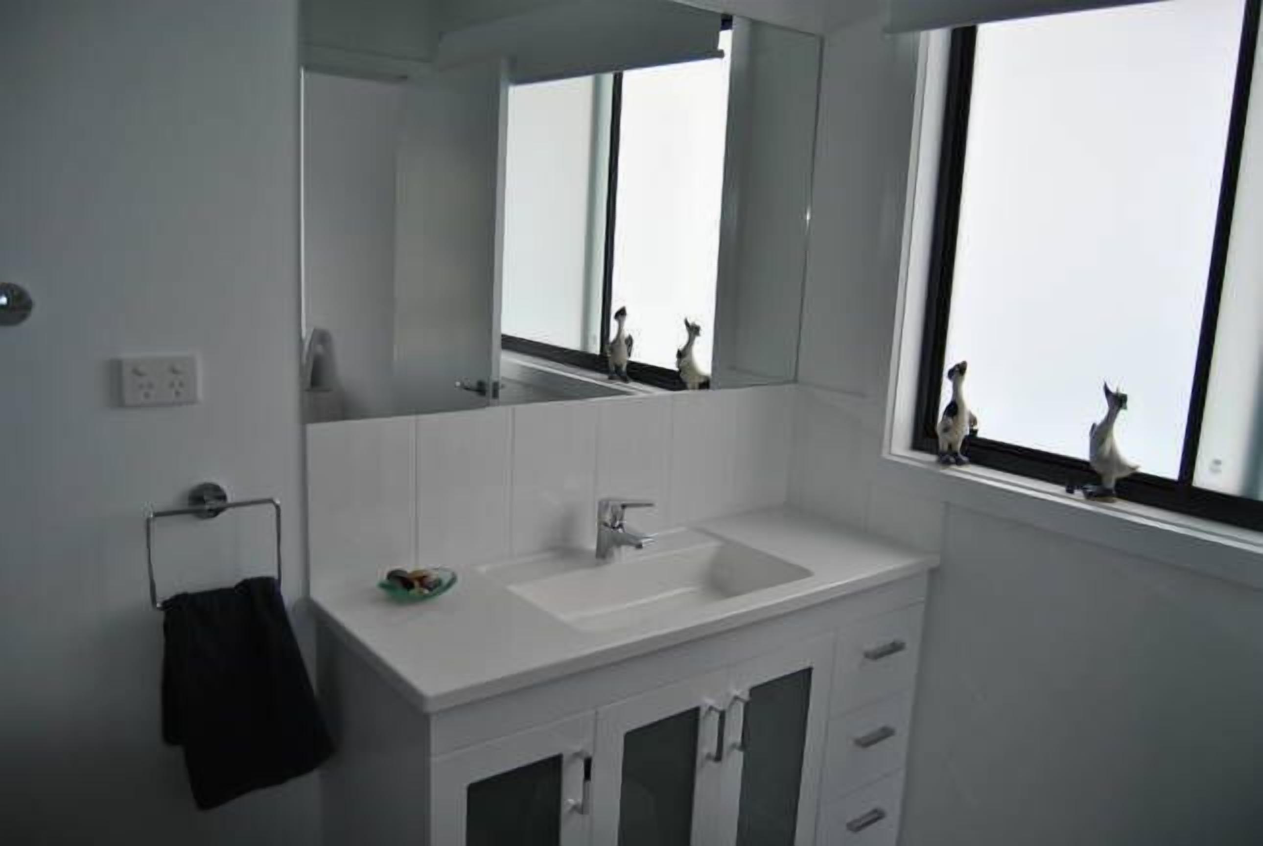 \"ELANGU BEACH HOUSE\" — image 7