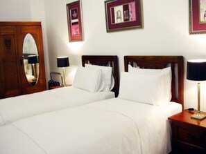 2 habitaciones, tabla de planchar con plancha, cuna de viaje y wifi