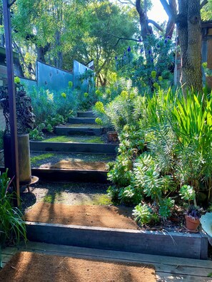 Property grounds - Salt Spring Art Retreat; (Daylesford)