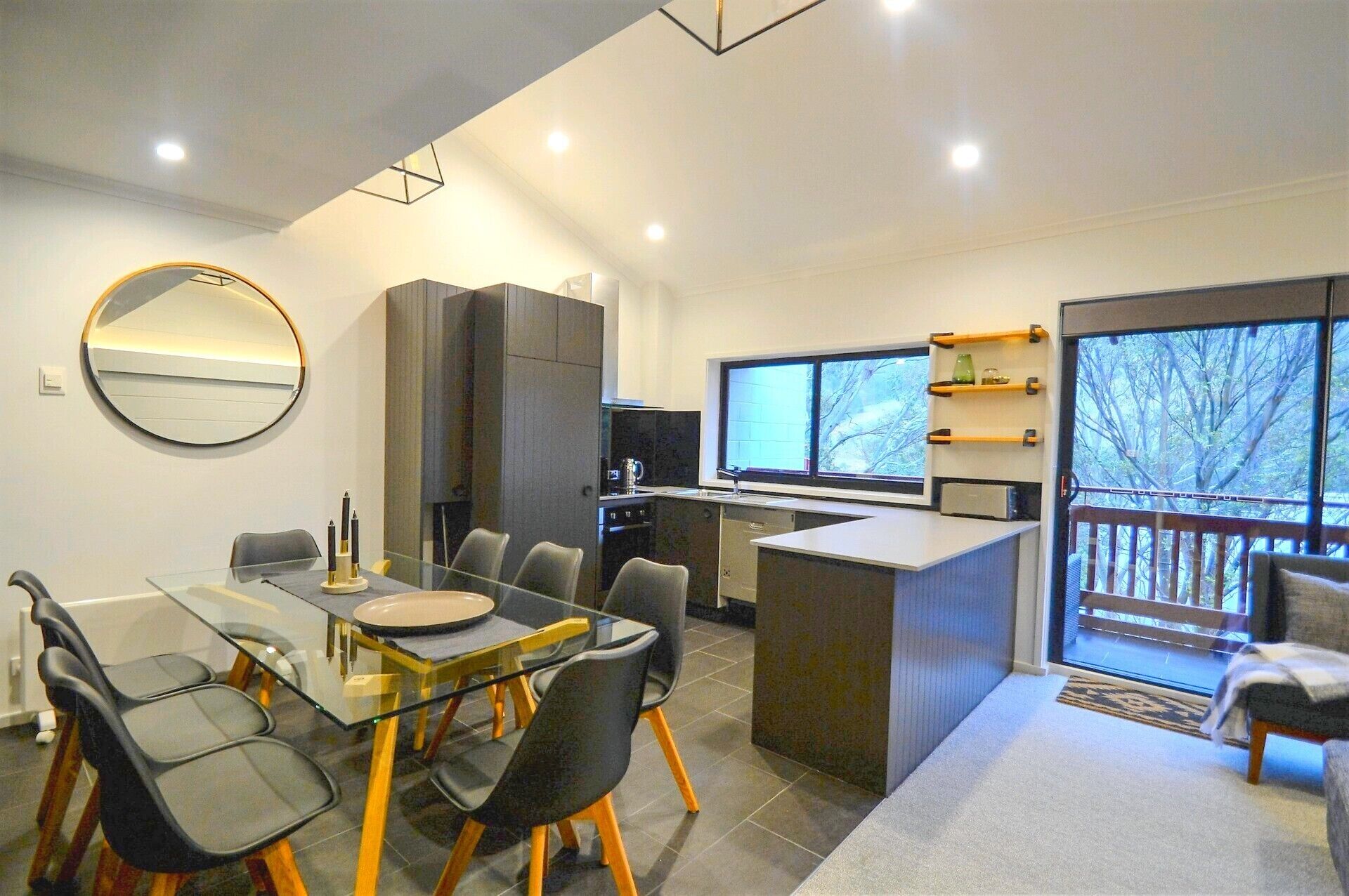 Four Star 4-bedroom apartment in the centre of Thredbo — image 6