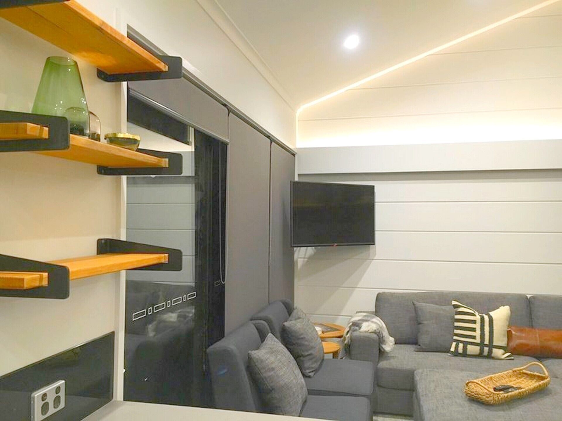 Four Star 4-bedroom apartment in the centre of Thredbo — image 8