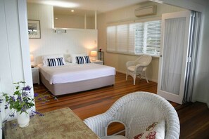 Iron/ironing board, bed sheets