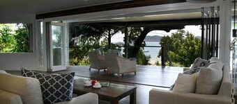 Seasons - Beachfront- Amazing views