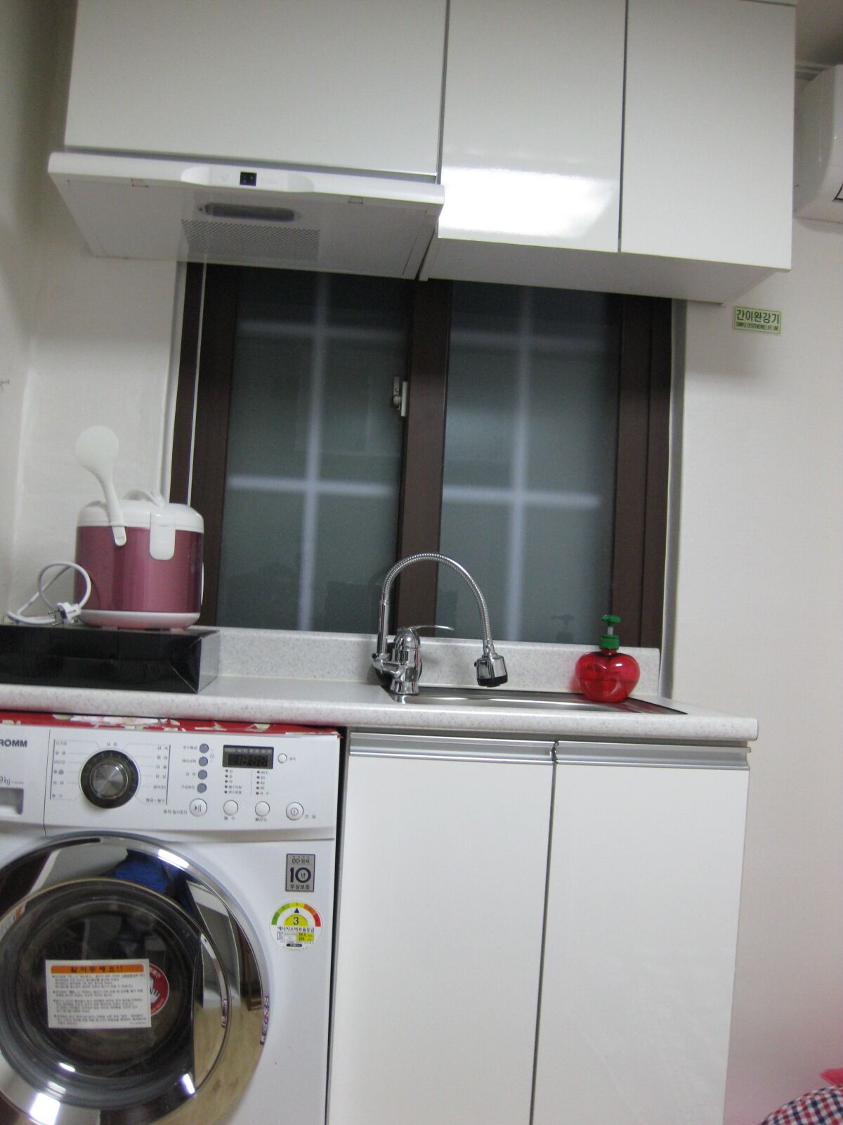 Microwave, oven, cookware/dishes/utensils