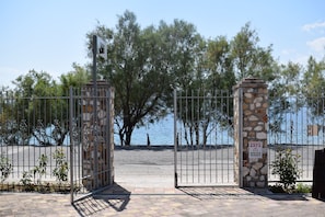 Property entrance - Almyra Holiday Village (Istiaia-Aidipsos)