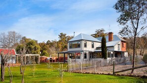 المنشأة من الخارج