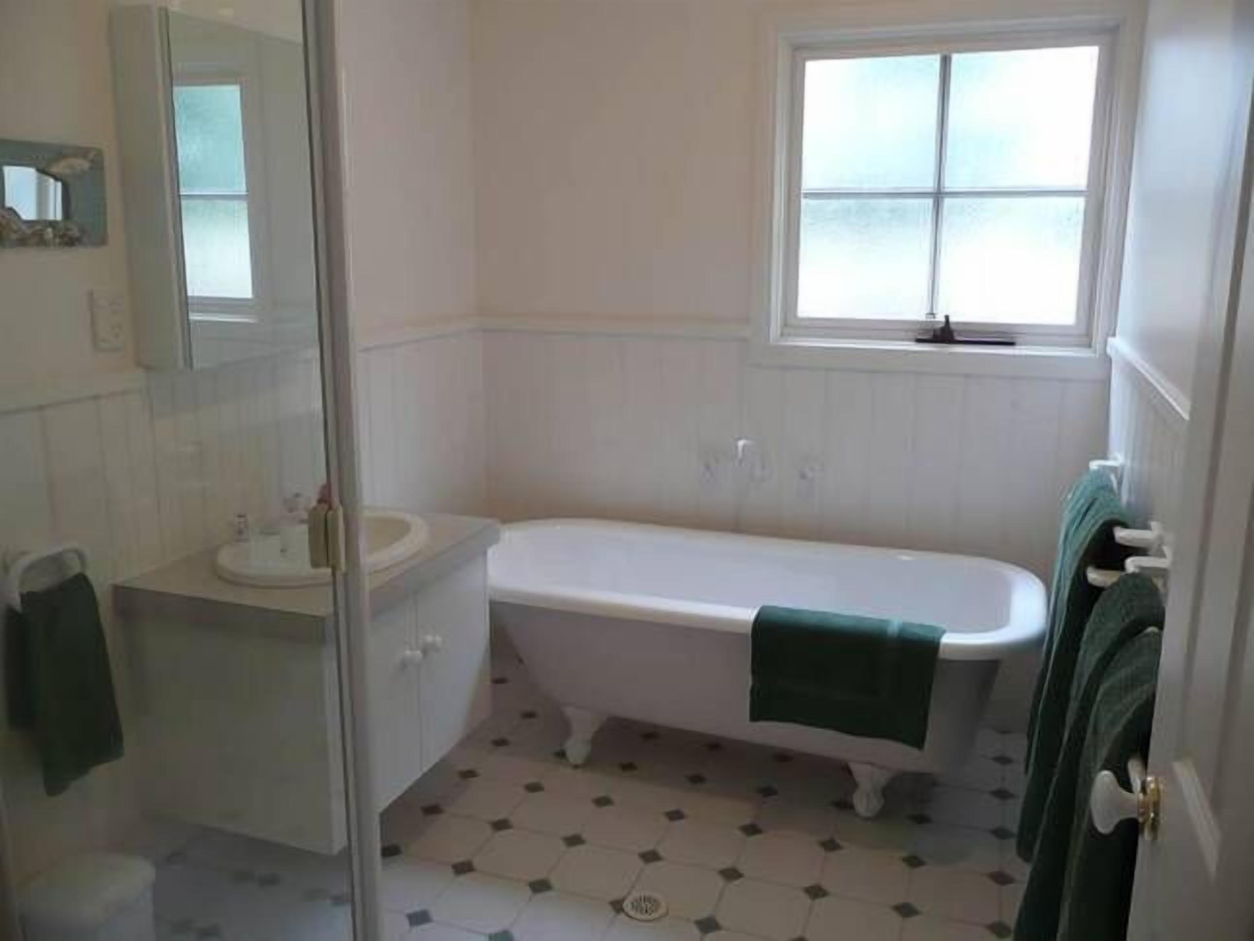 Sherwood Grange Retreat "Moonlight Cottage"