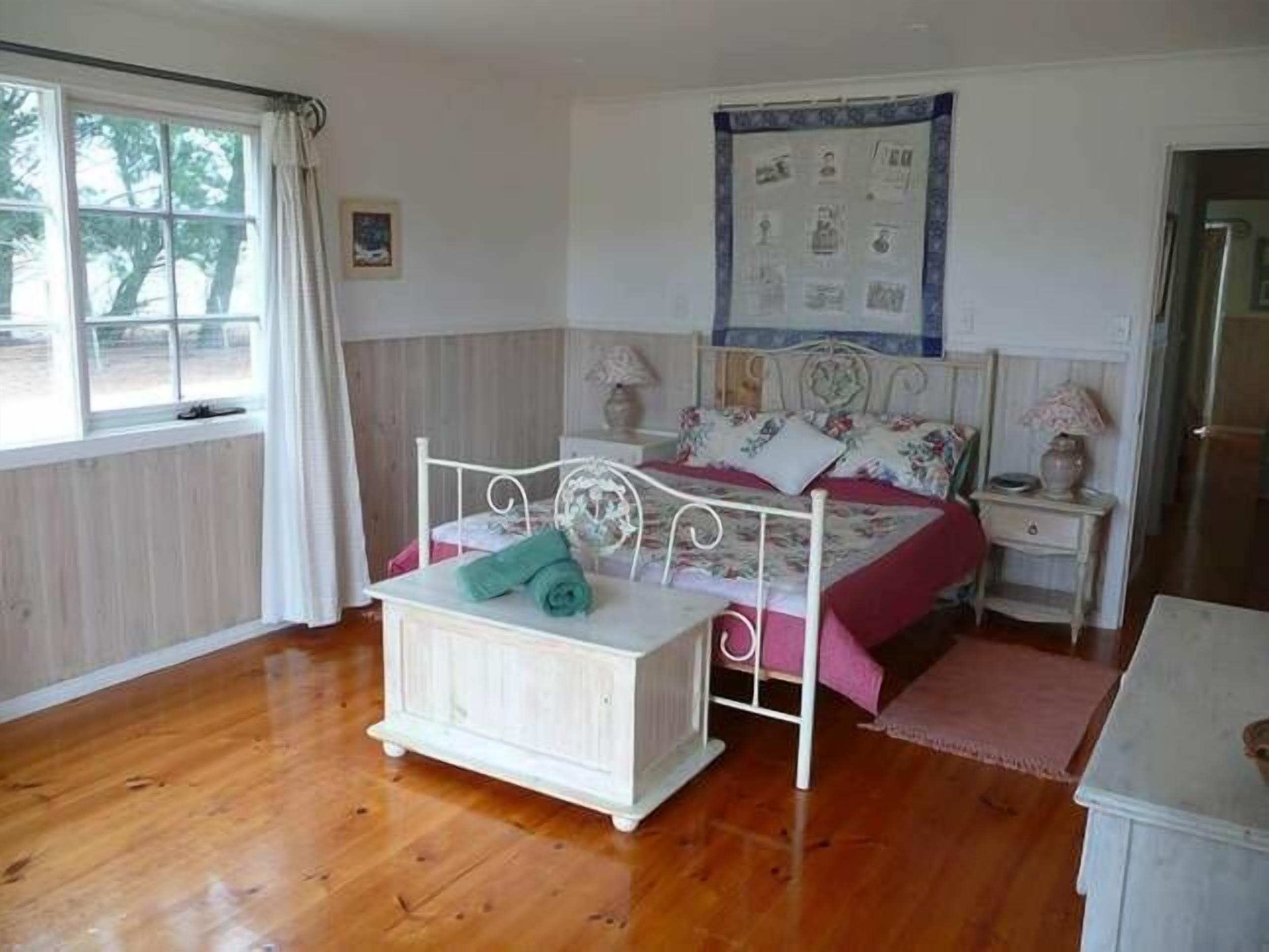 Sherwood Grange Retreat "Moonlight Cottage"