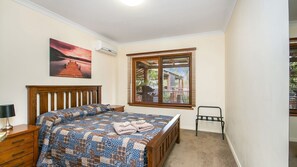 2 habitaciones, tabla de planchar con plancha, internet y ropa de cama