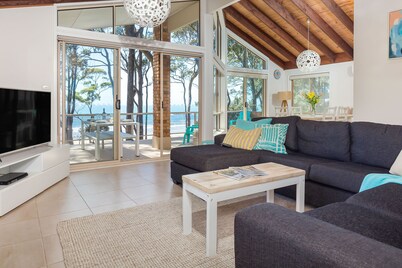 The Ultimate Experience - Luxury Beachfront Penthouse- Batemans Bay- south Coast