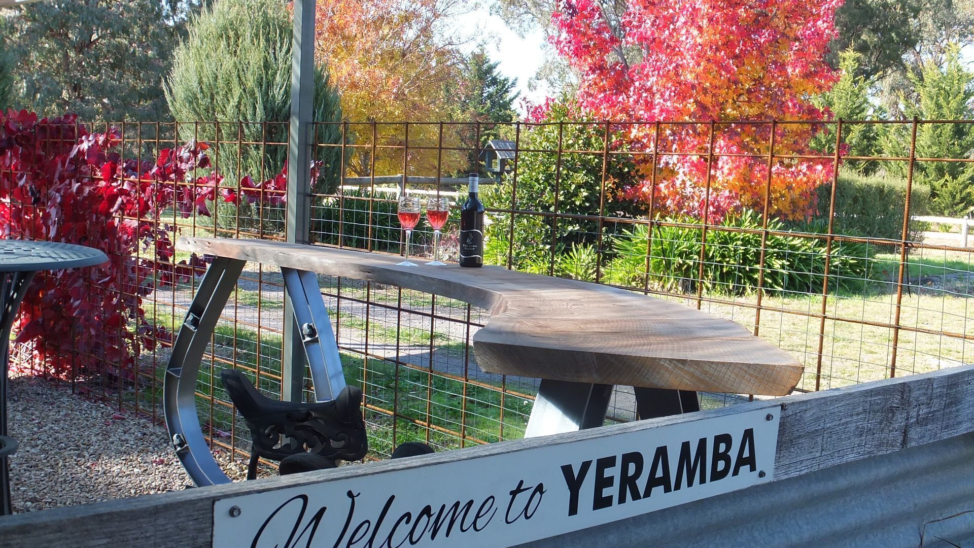 Family cottage Child friendly & Pet friendly. or Oma's Retreat romantic for 2