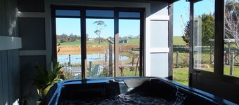 Farmstay Retreat
Family cottage Child & Pet friendly or
Oma's romantic Retreat 