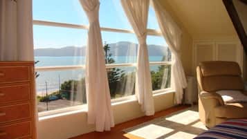 2 bedrooms, iron/ironing board, travel cot, WiFi