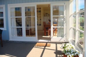 Outdoor dining - THE BLUE TRIANGLE - two storey sunny bach (Raumati Beach)