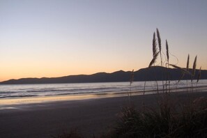 Beach nearby - THE BLUE TRIANGLE - two storey sunny bach (Raumati Beach)