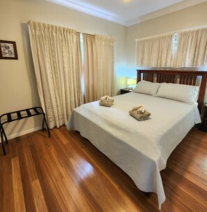 2 chambres, fer et planche à repasser, Wi-Fi gratuit, draps fournis