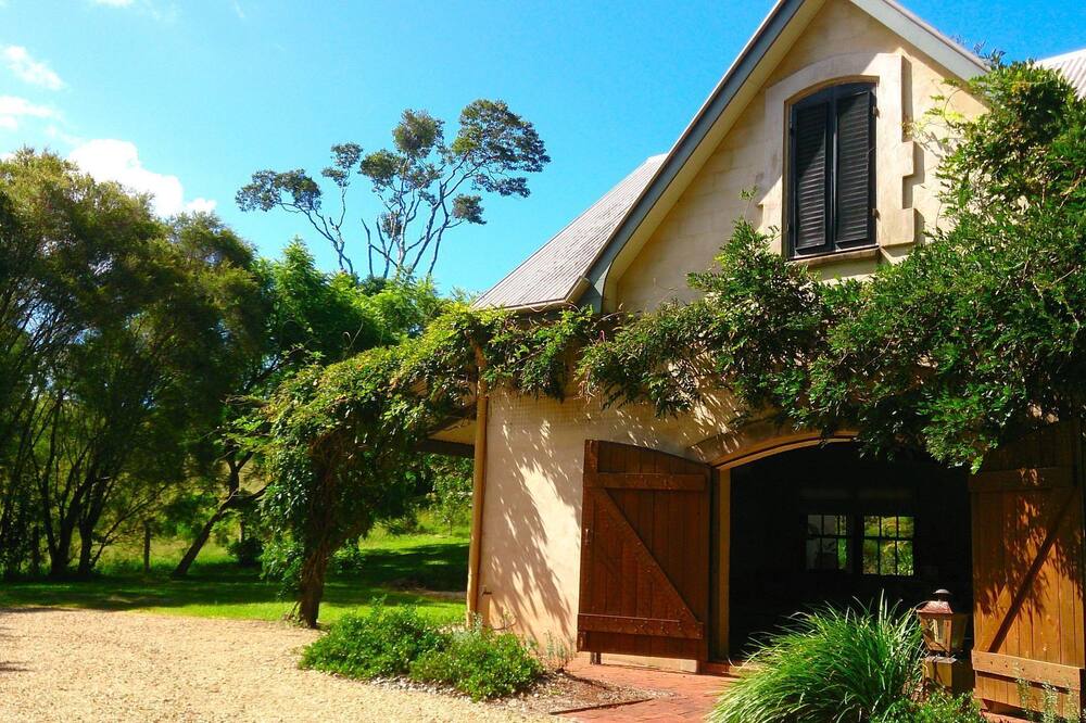 The Barn - French Provincial Accommodation