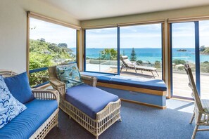 TV, stereo - Palm Beach Lodge - Koru (Palm Beach)