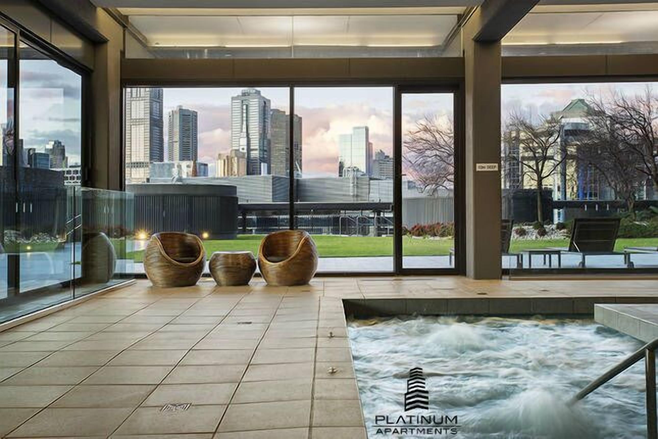 Executive 2 Bed / 1 Bath with Balcony Freshwater Place — image 4