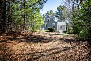 Exterior - Close to Beaches, Bay Sunsets, Whale Watches, Cape Playhouse, Kid Fun, Fine Food (Yarmouth Port)