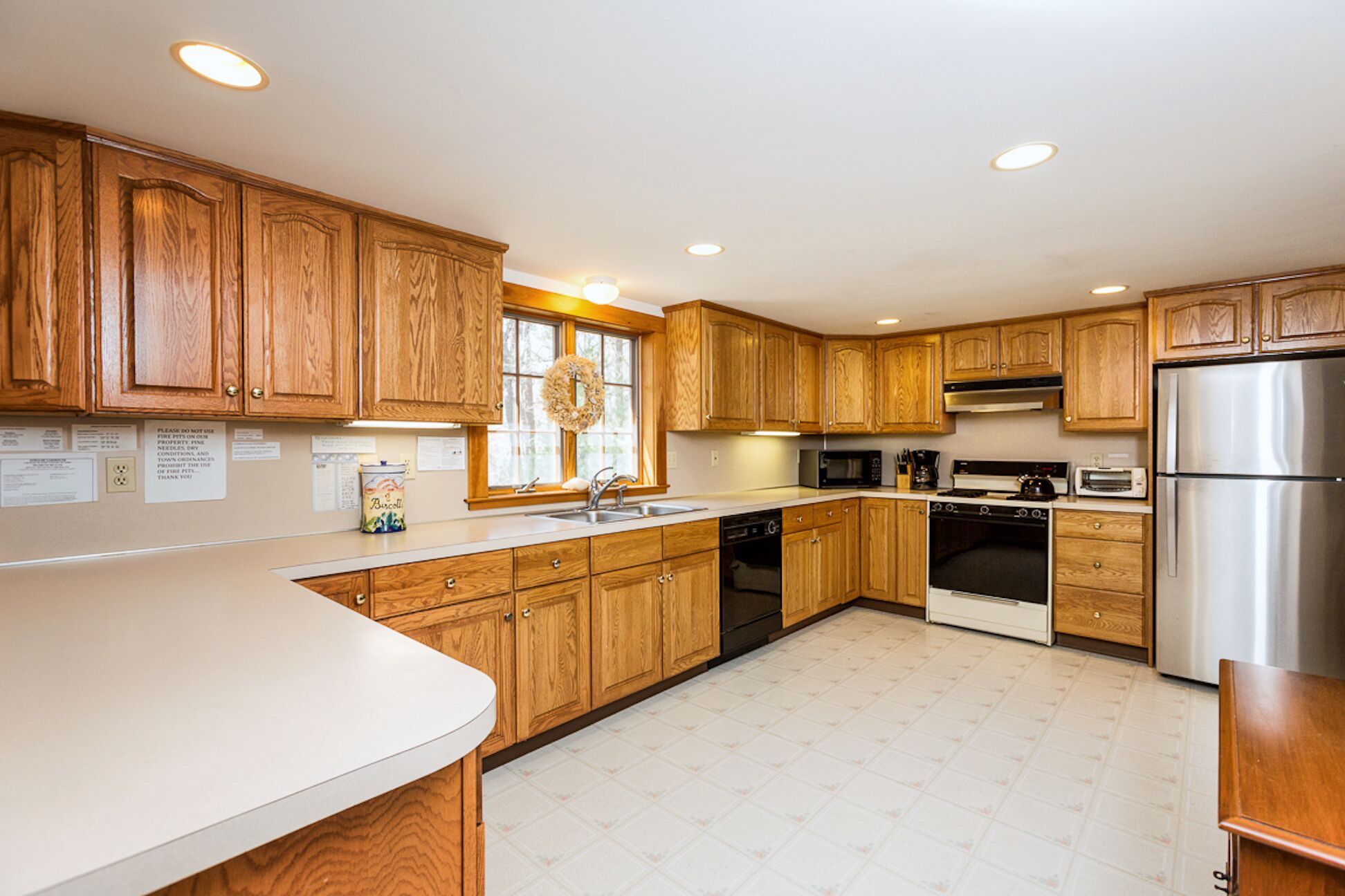 Close to Beaches, Bay Sunsets, Whale Watches, Cape Playhouse, Kid Fun, Fine Food