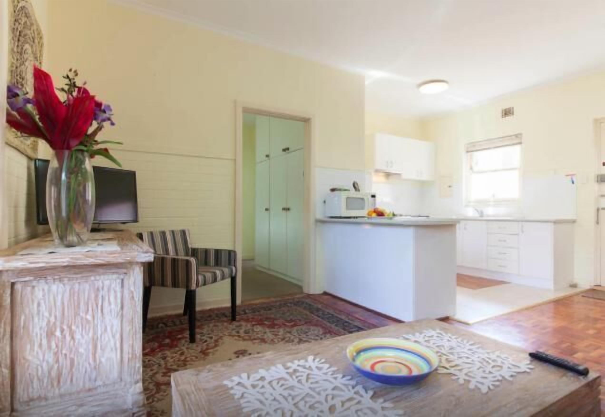 B5 Crawley/Nedlands Apartment 1 BRM + Sleepout - 2min walk to UWA — image 2