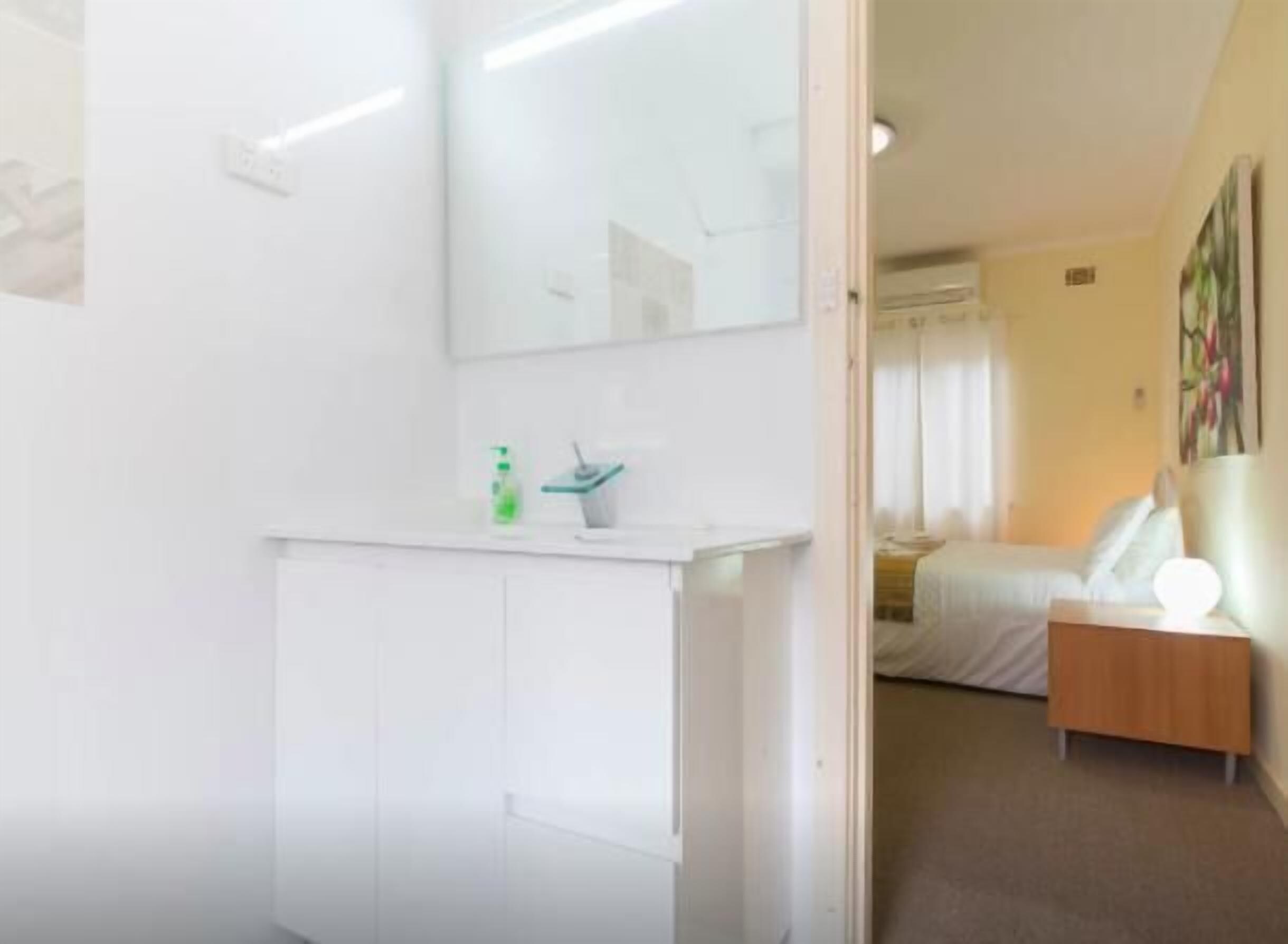 B5 Crawley/Nedlands Apartment 1 BRM + Sleepout - 2min walk to UWA — image 22