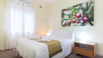 1 soverom, strykejern/-brett, wi-fi (inkludert) og sengetøy