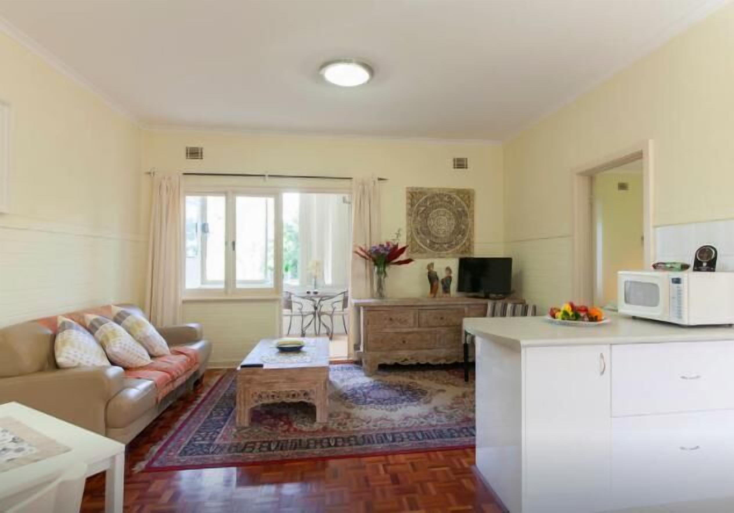 B5 Crawley/Nedlands Apartment 1 BRM + Sleepout - 2min walk to UWA