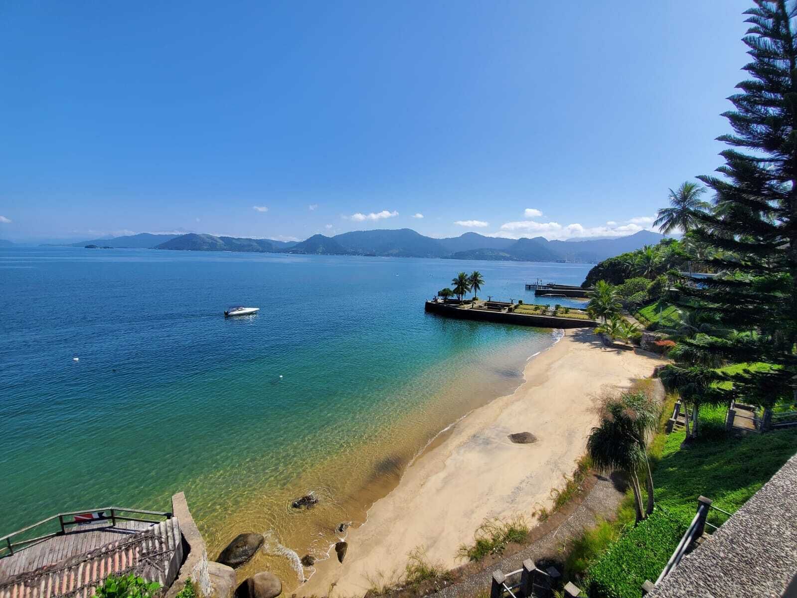 SPECTACULAR HOUSE WITH PRIVATE BEACH