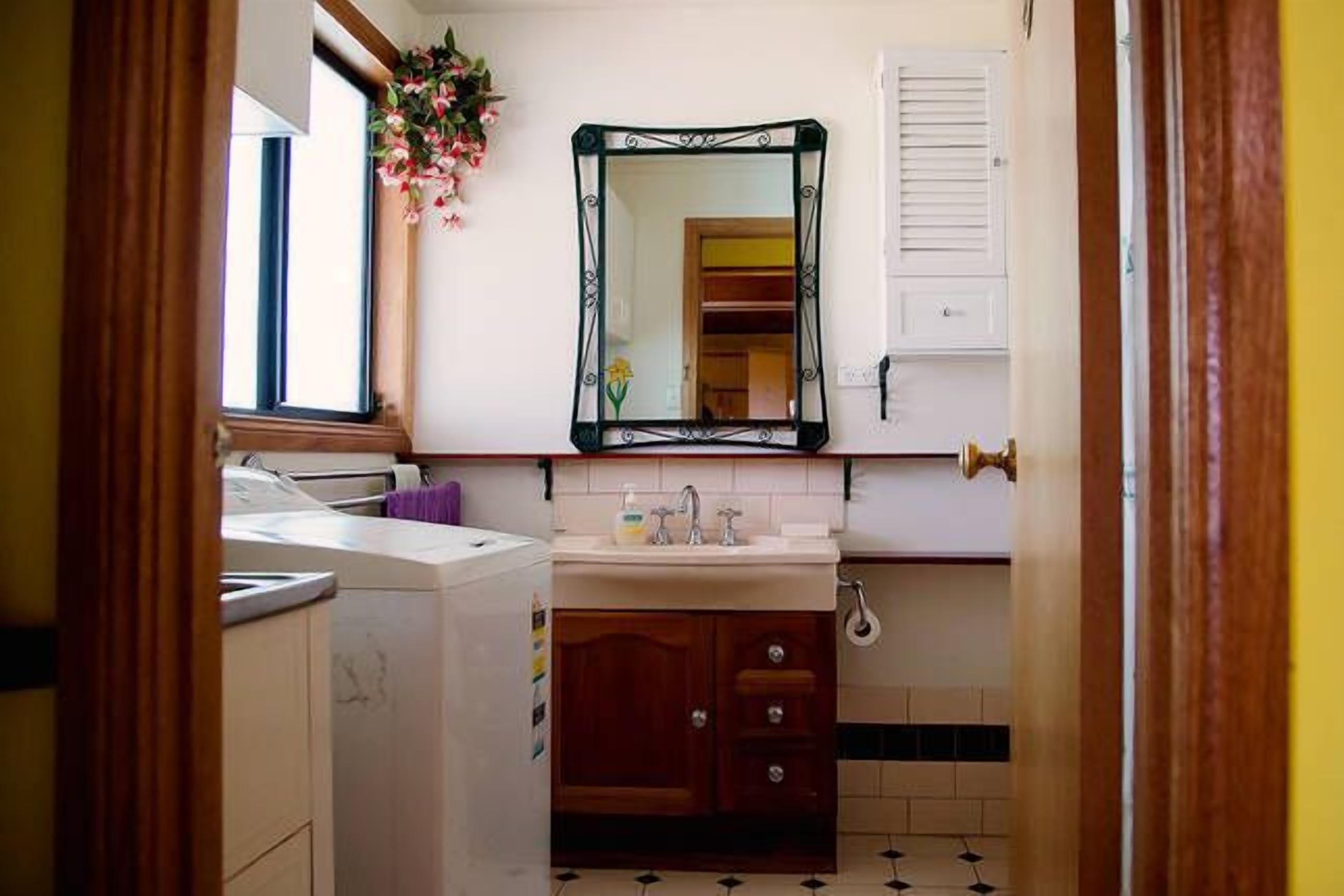 Mannums Rest - Quiet romantic getaway — image 11