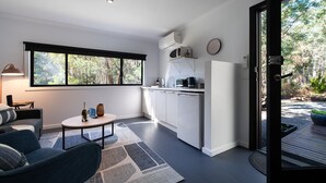 TV - Ablac Studio - True Bush Retreat (WHEATSHEAF)