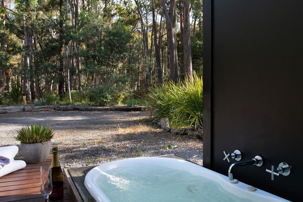 Outdoor spa tub