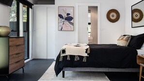 1 bedroom, internet, bed sheets