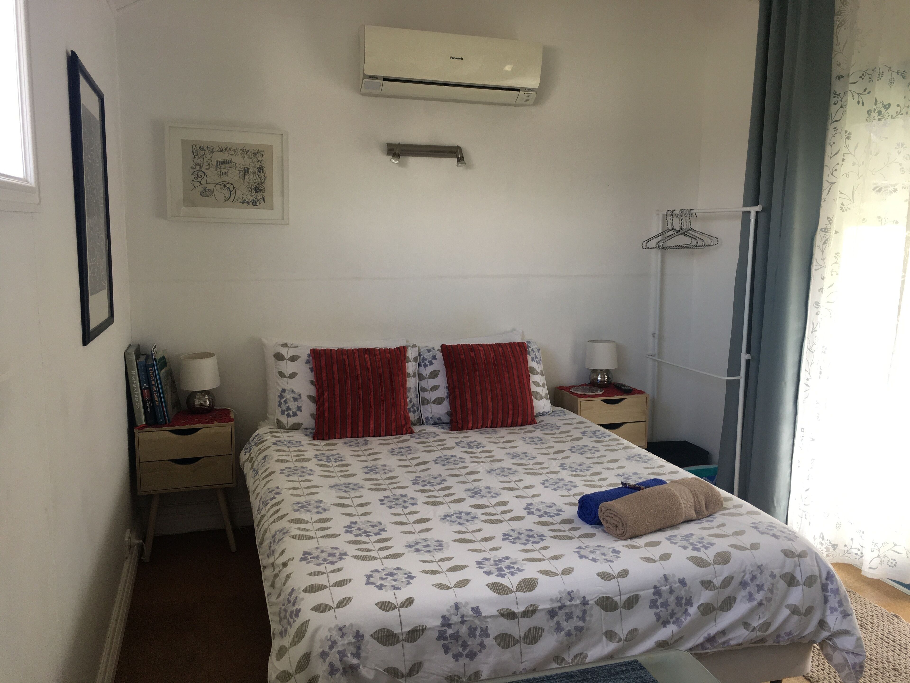 Marine Beach Studio with sea views - Autumn & Winter Sale! — image 25