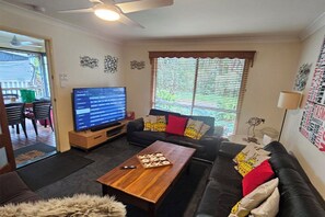 Smart-tv, videospil, dvd-afspiller, bøger