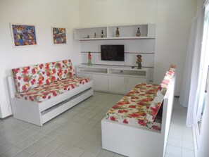 Smart TV, futbolito y tenis de mesa 