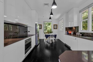 Fridge, microwave, oven, stovetop - Koonawarra | Mt Wilson | 24 acres of Established Heritage Botanical Gardens (Mount Wilson)