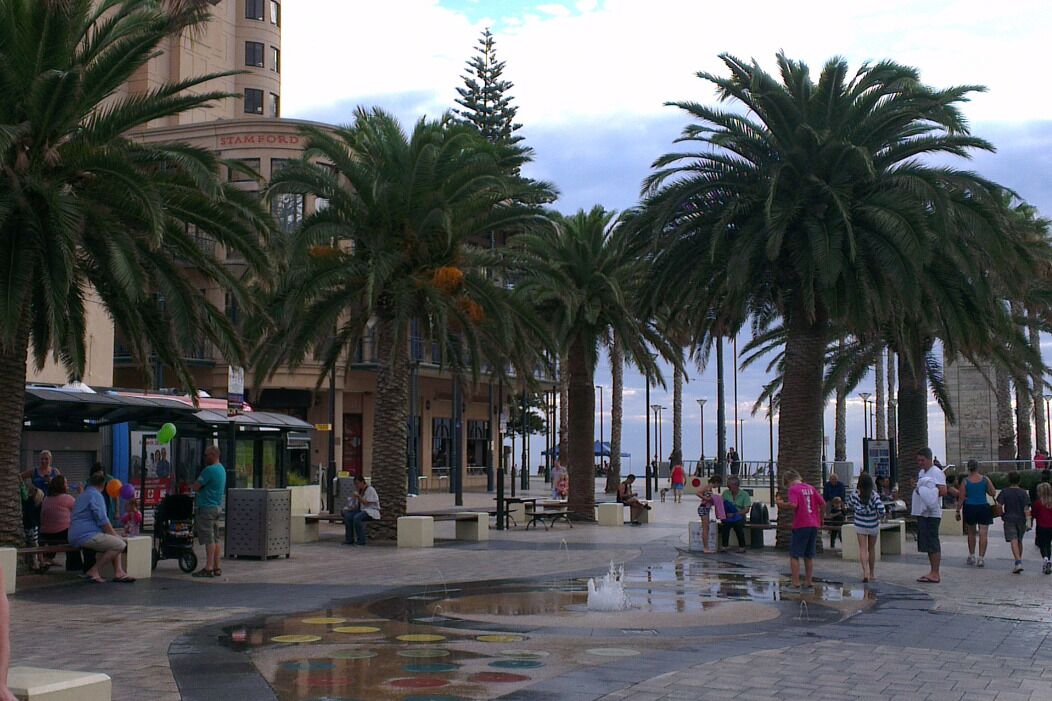 SUNSET GETAWAY GLENELG — image 18