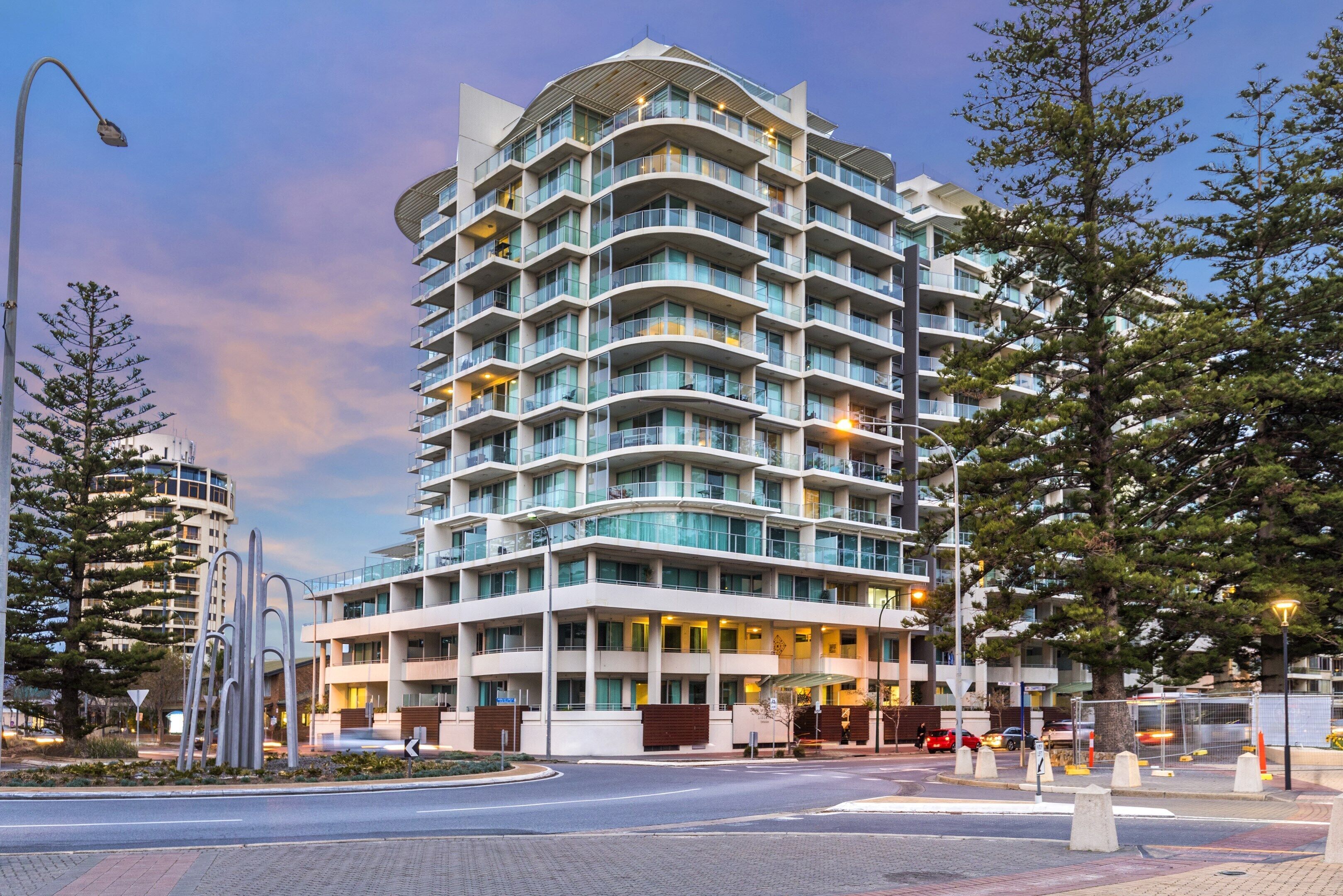 SUNSET GETAWAY GLENELG — image 16